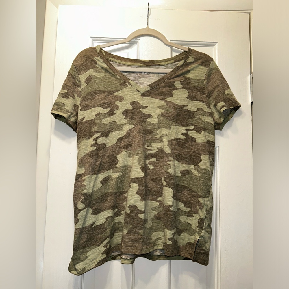 Mudd green/grey army print v-neck tee.